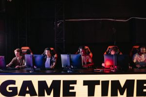 Giao diện game bắn cá với nhiều mục tiêu di chuyển dưới đại dương
