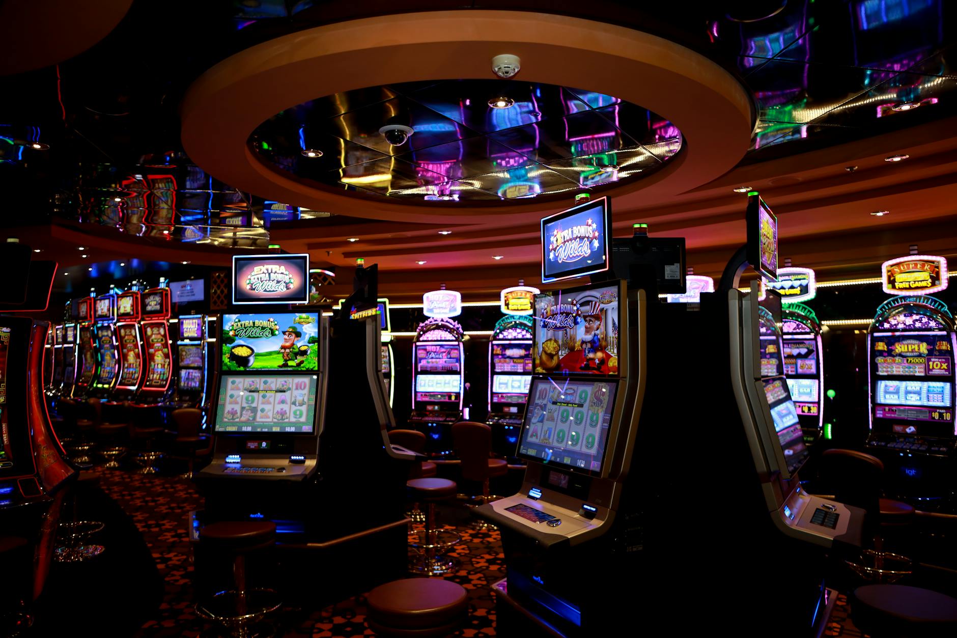 Cận cảnh giao diện máy slot với các biểu tượng quay ngẫu nhiên