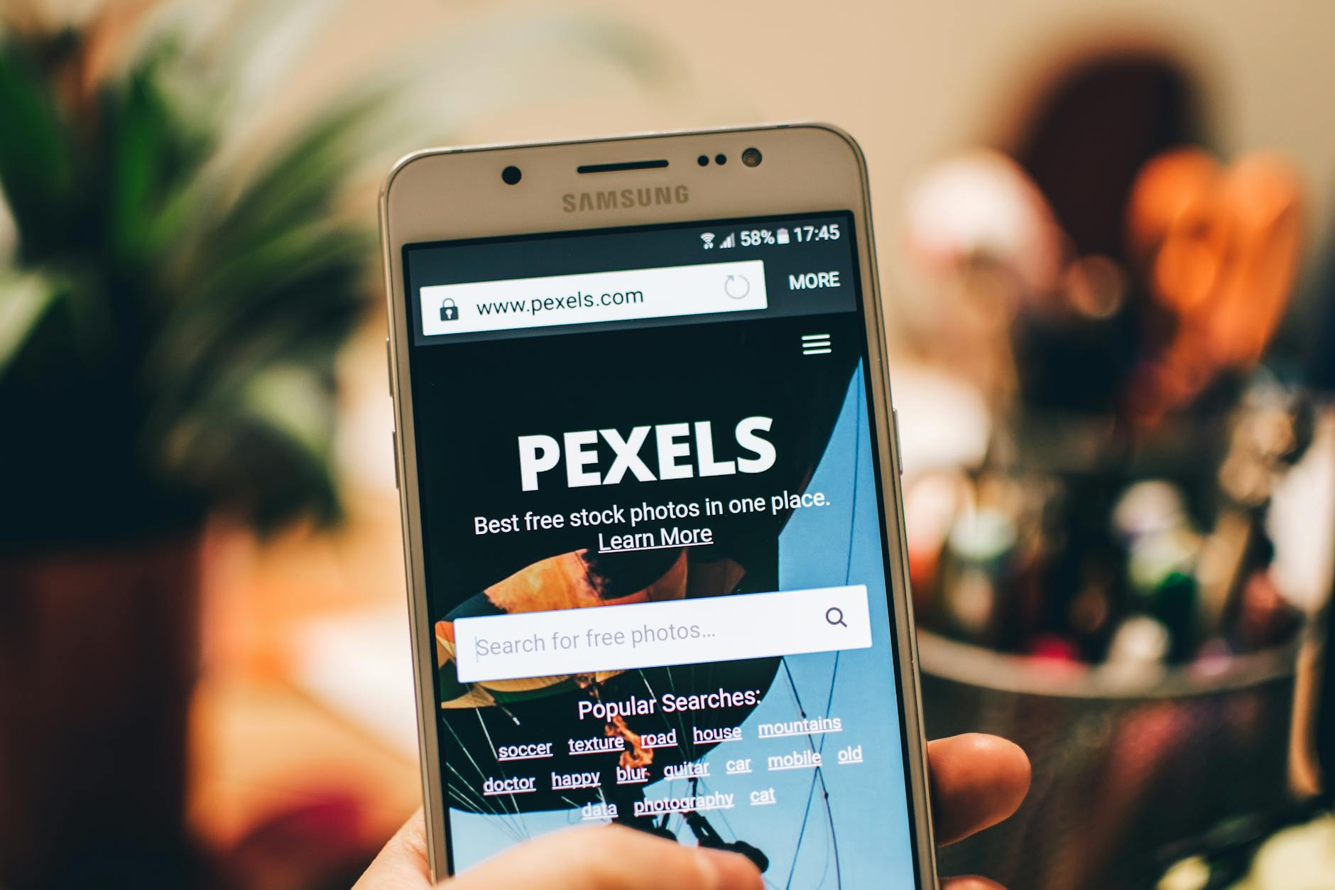 Người dùng Android thêm website vào màn hình chính để dùng như ứng dụng